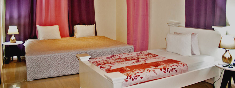 @Home Boutique B&B Hostel And Suite Accra Exterior photo