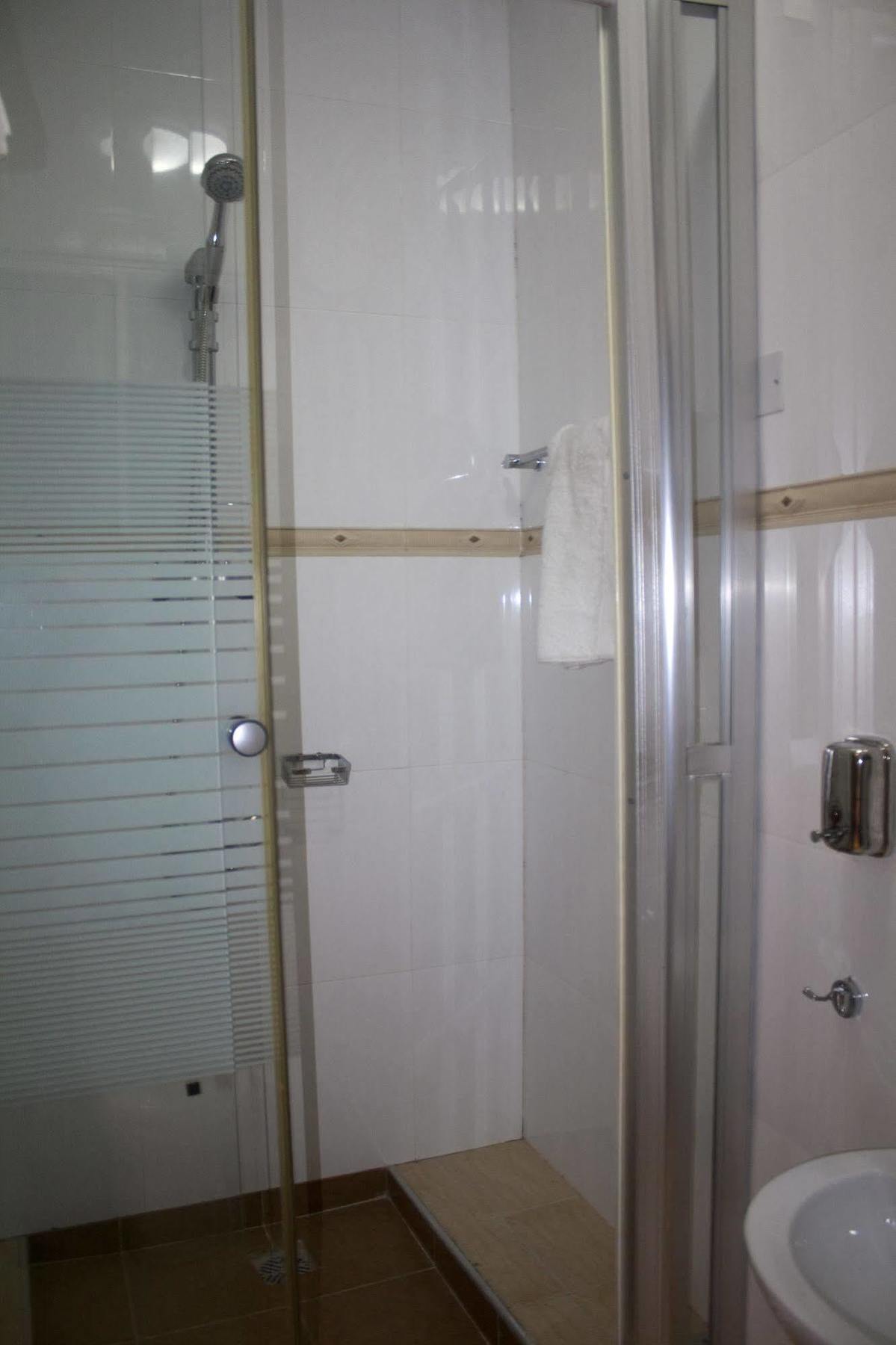 @Home Boutique B&B Hostel And Suite Accra Exterior photo