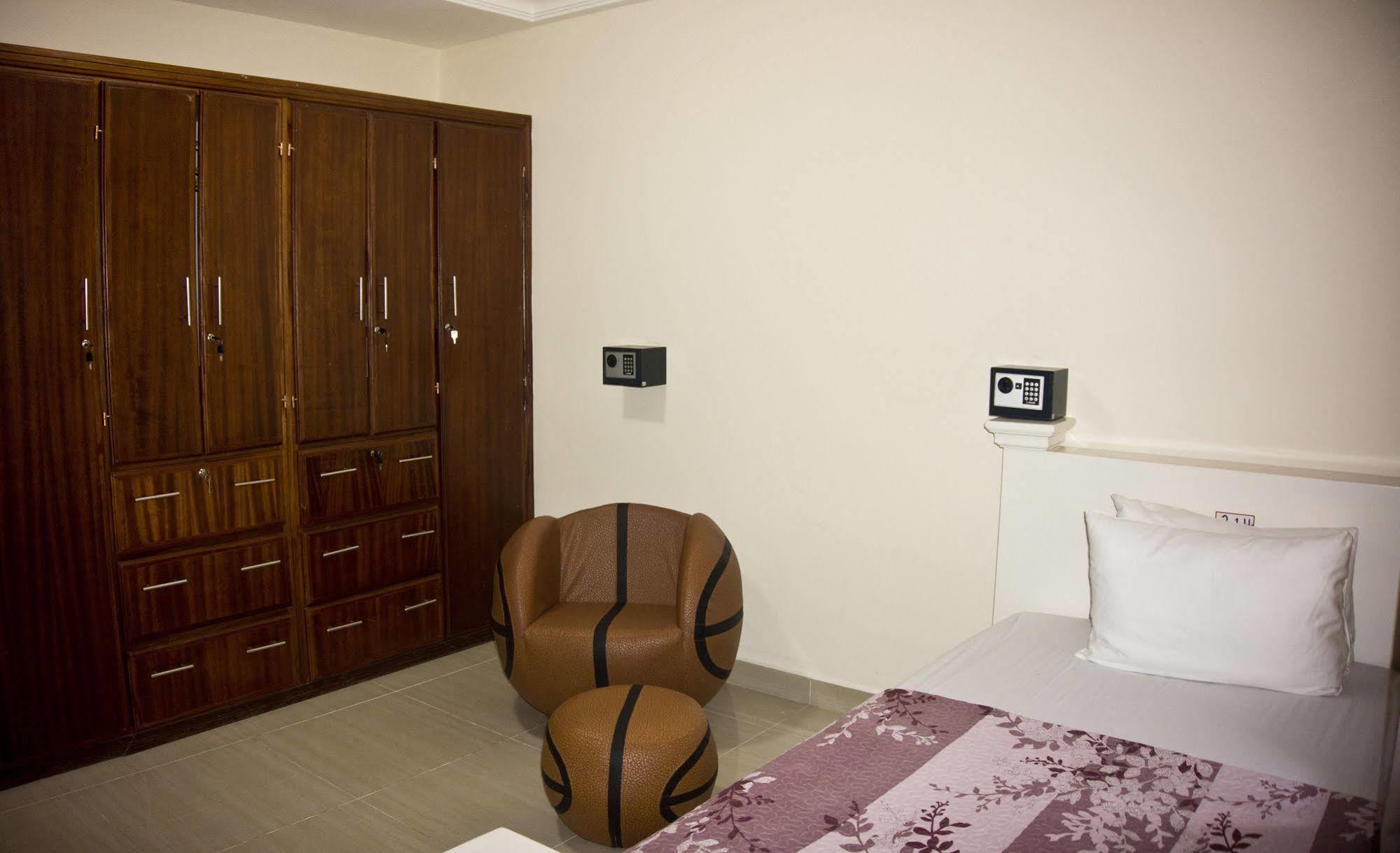 @Home Boutique B&B Hostel And Suite Accra Exterior photo
